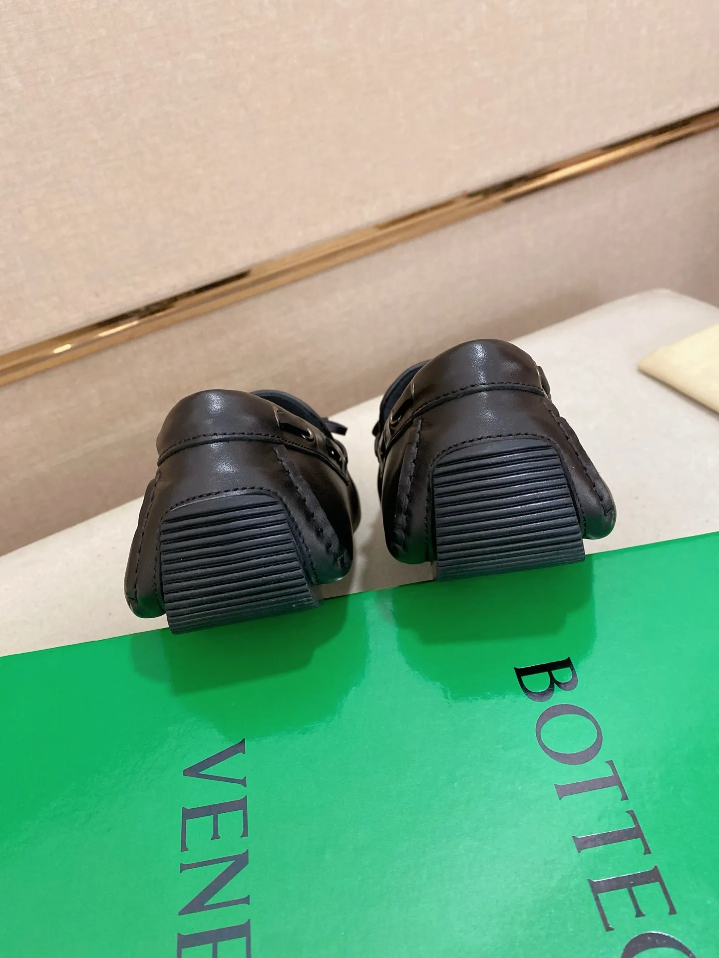 Men's shoes 💰 400💰 (Niu Li + Niu Pad) [BV] latest hot style‼ ️Casual men's shoes, uppers imported first-layer cowhide ➕Full imported cowhide lining✔️Exquisite workmanship, excellent foot feel, special rubber soles✔️, cool and fashionable, the latest fashion, fashionable outsole, hurry up. Code number: 38-44 (can be customized to 37.45, non-refundable)
